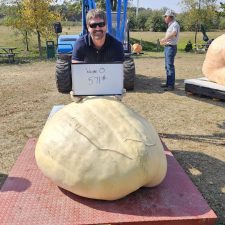 Wayne O'Brien 571# Atlantic Giant Pumpkin