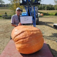 Mark Seest 660# Atlantic Giant Pumpkin