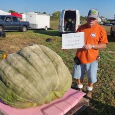 Jerry Rose 1028 lb Squash Huntsburg, OH